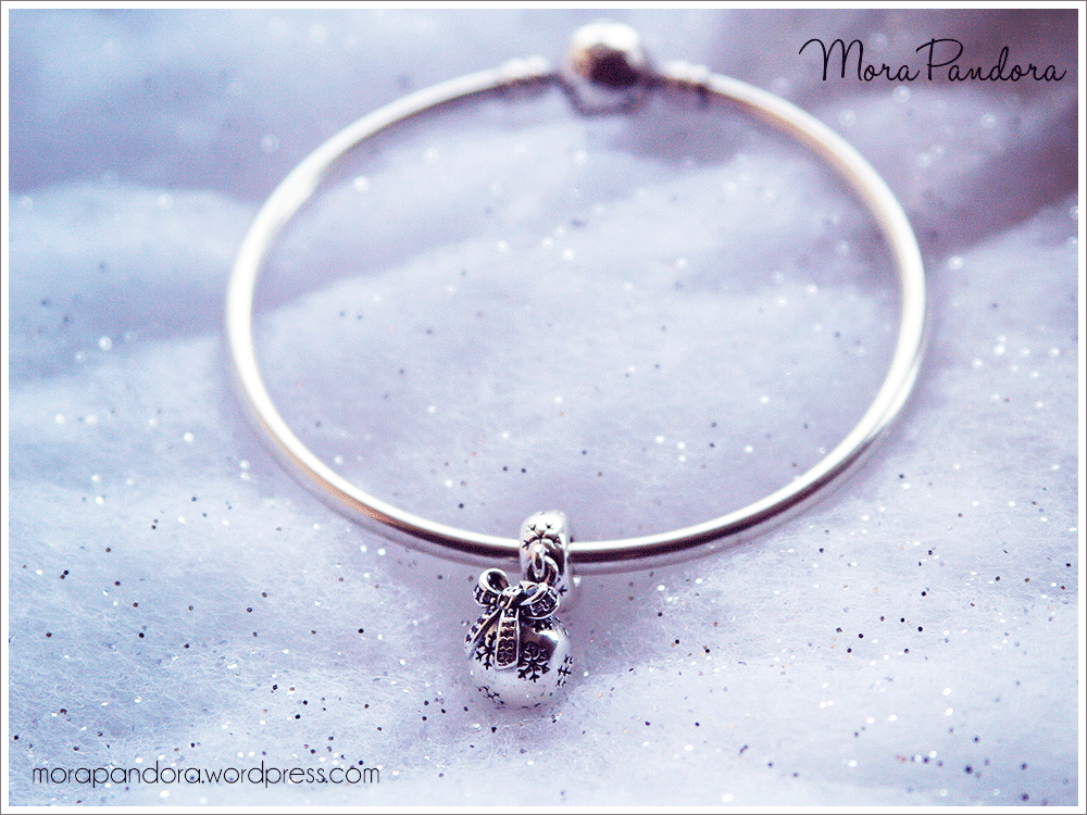 Review Christmas Ornament charm from Pandora Winter 2014 Mora Pandora