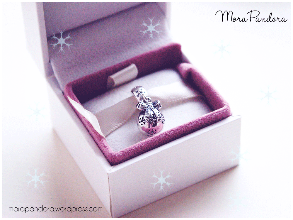 Review Christmas Ornament charm from Pandora Winter 2014 Mora Pandora